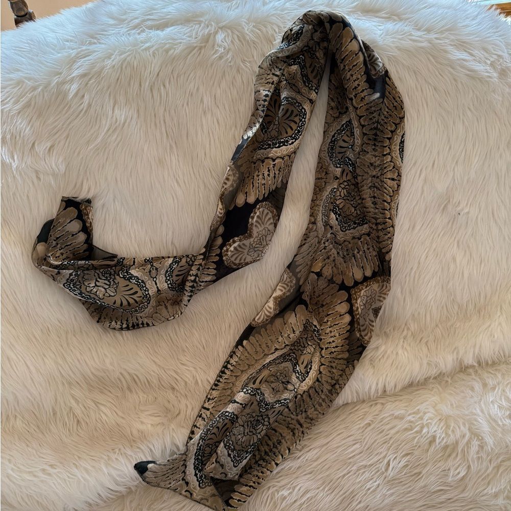 Neutral printed scarf